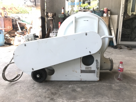 ขายพัดลมโบวเวอร์แรงดันสูง 10HP. 380V Kongskilde made in Denmark สภาพสวยใหม่มาก ให้ลมแรง มีระบบสวิทย์การทำงาน 2ระบบ พร้อมฐานล้อเคลื่อนย้ายสะดวก ราคา 22,500 บาท