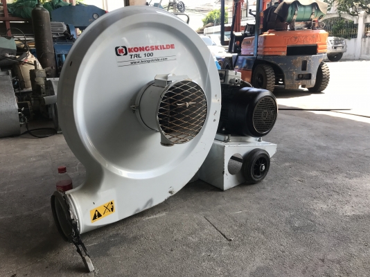 ขายพัดลมโบวเวอร์แรงดันสูง 10HP. 380V Kongskilde made in Denmark สภาพสวยใหม่มาก ให้ลมแรง มีระบบสวิทย์การทำงาน 2ระบบ พร้อมฐานล้อเคลื่อนย้ายสะดวก ราคา 22,500 บาท