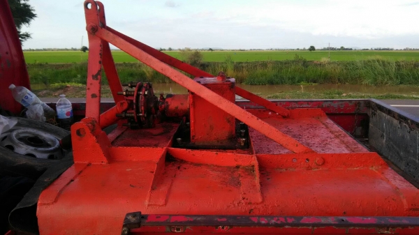 ตัวตัดหญ้าติดท้ายรถไถกว้างเมตรสิบส่งใด้ทุกจังหวัดคับตามตกลงกันคับ