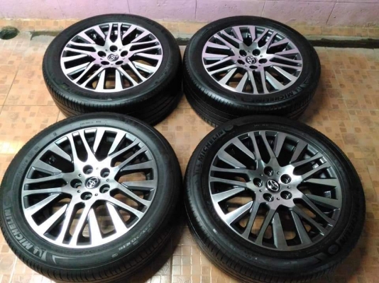 ล้อแม็ก Toyota Alphard Vellfire แท้ ขอบ 18 พร้อมยาง Michelin Primacy 3st  235 50 18 ผลิตปี 2016 ยางสวย ดอกหนาๆ ล้อทำสีปัดหน้าเงามาเมื่อไม่นาน ขายถูกๆ ทั้งชุด  38900.- พร้อมน็อตแท้ 1 ชุด *** ใส่ฟรี รับเทิร์น รับบัตรเครดิตทุกธนาคาร ส่งทั่วไทย ***
