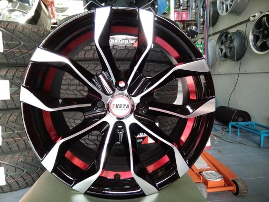 แม็กใหม่ขอบ 15 ลายสวยราคา 7500 พร้อมยางใหม่ไทย 12500 บาท