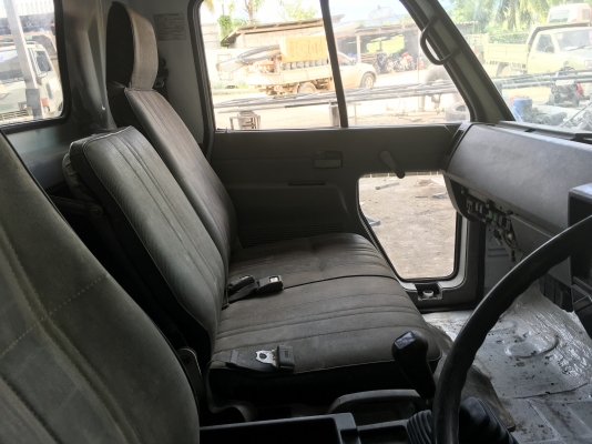 หัวเก๋ง หกล้อ อีชุสุ เก่านอกเก็บสีแล้ว