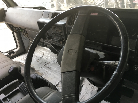 หัวเก๋ง หกล้อ อีชุสุ เก่านอกเก็บสีแล้ว