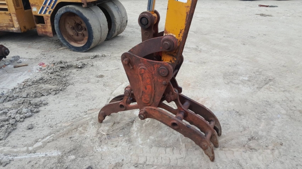 ขายตัวคีบปากหนีบไม้ อุปกรฌ์สำหรับรถขุดเล็กไซค์  40/50/60  สินค้าเก่านอก ขายตามสภาพ