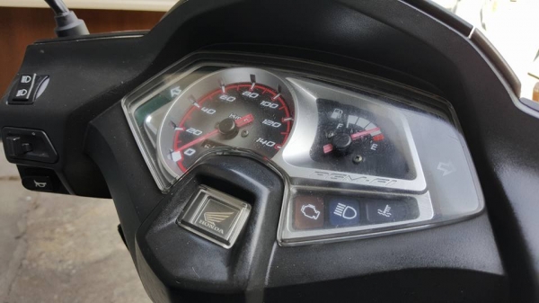 ขออนุญาติขาย HONDA AIRBLADE 110 ตัว TOP รุ่นใหม่ระบบหัวฉีด PGM-FI ผลิตน้อยหายากมาก ฟรีค่าโอน
