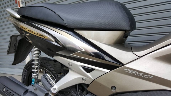 ขออนุญาติขาย HONDA AIRBLADE 110 ตัว TOP รุ่นใหม่ระบบหัวฉีด PGM-FI ผลิตน้อยหายากมาก ฟรีค่าโอน