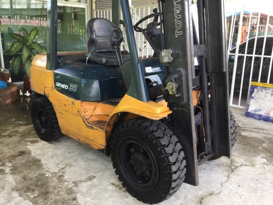 อาร์ ซี เอช โฟรคลิฟท์   ขาย โตโยต้า รุ่น 7 ดีเซล  3 ตัน