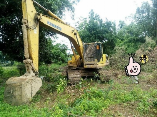 ขาย 1,250,000 KOMATSU pc 200-8 เครื่องดี ปั๊มแรง เอวแน่น โซ่หนา ไฟฟ้าครบ แอร์เย็น เอกสารเล่มทะเบียน รถสวยพร้อมใช้ ทำงาน 12,000ชม.  รถอยู่ เพชรบูรณ์  090-772-3710 090-772-3708