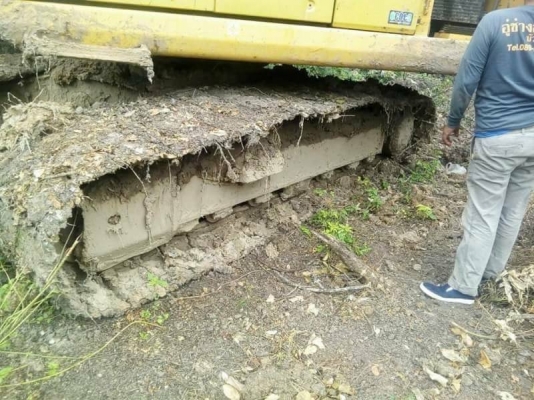 ขาย 1,250,000 KOMATSU pc 200-8 เครื่องดี ปั๊มแรง เอวแน่น โซ่หนา ไฟฟ้าครบ แอร์เย็น เอกสารเล่มทะเบียน รถสวยพร้อมใช้ ทำงาน 12,000ชม.  รถอยู่ เพชรบูรณ์  090-772-3710 090-772-3708