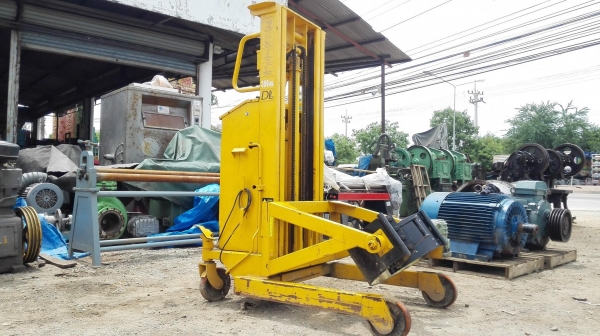 #สแตกเกอร์ไฟฟ้ายกถังน้ำมัน DL Handling Max 350 kg ระบบไฟแบทเตอรี่ DC 24 V สภาพใหม่พร้อม #สแตกเกอร์ไฟฟ้ายกถังน้ำมัน DL Handling Max 350 kg ระบบไฟแบทเตอรี่ DC 24 V สภาพใหม่พร้อม