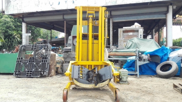 #สแตกเกอร์ไฟฟ้ายกถังน้ำมัน DL Handling Max 350 kg ระบบไฟแบทเตอรี่ DC 24 V สภาพใหม่พร้อม #สแตกเกอร์ไฟฟ้ายกถังน้ำมัน DL Handling Max 350 kg ระบบไฟแบทเตอรี่ DC 24 V สภาพใหม่พร้อม