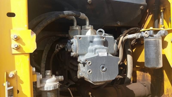 ขาย 1,590,000 KOMATSU pc 200-7 ปี 2012 ซื้อใหม่ป้ายแดงใช้มือเดียว มีไลหัวเจาะ  เอกสารแจ้งจำหน่าย ทำงาน 9,000 ชม. ไฟฟ้าครบ เครื่องดีมาก ปั้มแรงสุด เอวแน่น ช่วงล่างสวย รถสวยพร้อมใช้ รถอยู่ อุดร 090-772-3710 090-772-3708