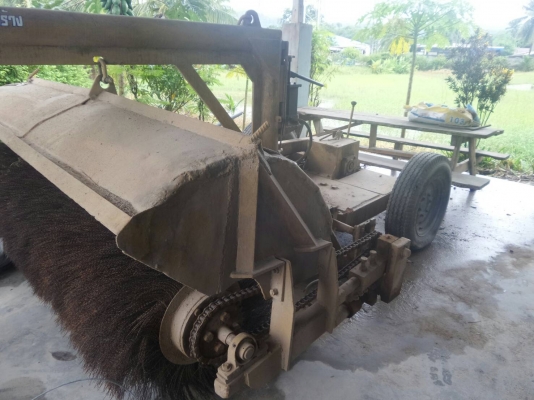 รถไม้กวาดใช้งานแล้ว อนู่ในสภาพดี80\% พร้อมใช้งาน