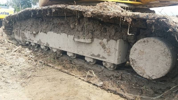 ขาย 1,390,000 KOMATSU pc 200-7 ปี 2012 ซื้อใหม่ป้ายแดงใช้มือเดียว มีไลหัวเจาะ  เอกสารแจ้งจำหน่าย ทำงาน 11,000 ชม. ไฟฟ้าครบ เครื่องดีมาก ปั้มแรงสุด เอวแน่น ช่วงล่างสวย รถสวยพร้อมใช้ รถอยู่ อุดร 090-772-3710 090-772-3708