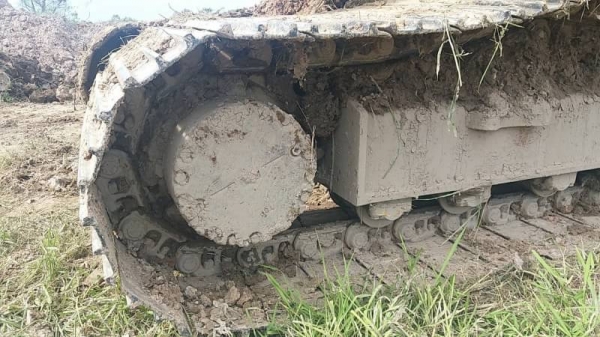 ขาย 1,390,000 KOMATSU pc 200-7 ปี 2012 ซื้อใหม่ป้ายแดงใช้มือเดียว มีไลหัวเจาะ  เอกสารแจ้งจำหน่าย ทำงาน 11,000 ชม. ไฟฟ้าครบ เครื่องดีมาก ปั้มแรงสุด เอวแน่น ช่วงล่างสวย รถสวยพร้อมใช้ รถอยู่ อุดร 092-595-6777 ญิ๋งยุ