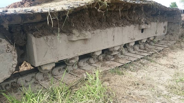 ขาย 1,390,000 KOMATSU pc 200-7 ปี 2012 ซื้อใหม่ป้ายแดงใช้มือเดียว มีไลหัวเจาะ  เอกสารแจ้งจำหน่าย ทำงาน 11,000 ชม. ไฟฟ้าครบ เครื่องดีมาก ปั้มแรงสุด เอวแน่น ช่วงล่างสวย รถสวยพร้อมใช้ รถอยู่ อุดร 092-595-6777 ญิ๋งยุ