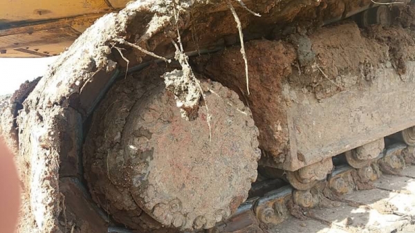 ขาย 1,590,000 KOMATSU pc 200-7 ปี 2012 ซื้อใหม่ป้ายแดงใช้มือเดียว มีไลหัวเจาะ  เอกสารแจ้งจำหน่าย ทำงาน 9,000 ชม. ไฟฟ้าครบ เครื่องดีมาก ปั้มแรงสุด เอวแน่น ช่วงล่างสวย รถสวยพร้อมใช้ รถอยู่ อุดร 092-595-6777 ญิ๋งยุ