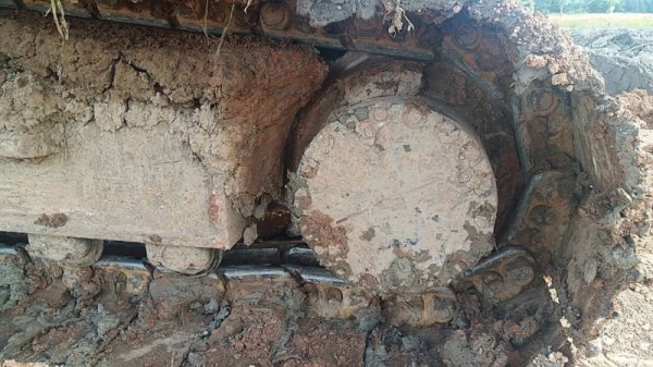 ขาย 1,590,000 KOMATSU pc 200-7 ปี 2012 ซื้อใหม่ป้ายแดงใช้มือเดียว มีไลหัวเจาะ  เอกสารแจ้งจำหน่าย ทำงาน 9,000 ชม. ไฟฟ้าครบ เครื่องดีมาก ปั้มแรงสุด เอวแน่น ช่วงล่างสวย รถสวยพร้อมใช้ รถอยู่ อุดร 092-595-6777 ญิ๋งยุ