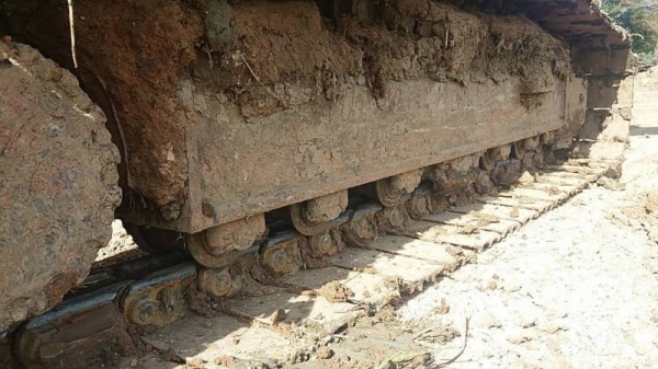 ขาย 1,590,000 KOMATSU pc 200-7 ปี 2012 ซื้อใหม่ป้ายแดงใช้มือเดียว มีไลหัวเจาะ  เอกสารแจ้งจำหน่าย ทำงาน 9,000 ชม. ไฟฟ้าครบ เครื่องดีมาก ปั้มแรงสุด เอวแน่น ช่วงล่างสวย รถสวยพร้อมใช้ รถอยู่ อุดร 092-595-6777 ญิ๋งยุ