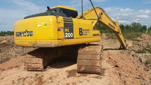 ขาย 1,590,000 KOMATSU pc 200-7 ปี 2012 ซื้อใหม่ป้ายแดงใช้มือเดียว มีไลหัวเจาะ  เอกสารแจ้งจำหน่าย ทำงาน 9,000 ชม. ไฟฟ้าครบ เครื่องดีมาก ปั้มแรงสุด เอวแน่น ช่วงล่างสวย รถสวยพร้อมใช้ รถอยู่ อุดร 092-595-6777 ญิ๋งยุ