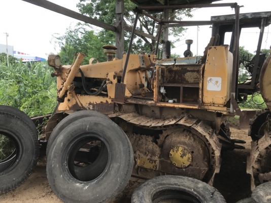 ขายด่วน รถอทรกเตอร์ ตีนไก่ D4D สภาพพร้อมใช้งาน เครื่งเกียร์ดี โซ่ช่วงล่างพร้อมใช้งาน เอกสารเล่มทะเบียน สนใจสอบถาม 093 0764943 คุณ ตั้ม