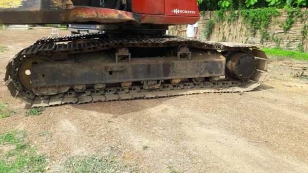 ขาย 390,000 KOMATSU pc 200-5 ตูดแดง คอลโทลสั้น เครื่องดี ปั๊มแรง เอวมีขยับนิดๆ ช่วงล่างดี เอกสารซื้อ