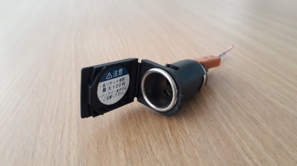 ช่องต่อจุดบุหรี่ มีฝาปิด