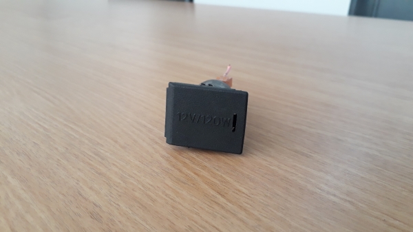 ช่องต่อจุดบุหรี่ มีฝาปิด