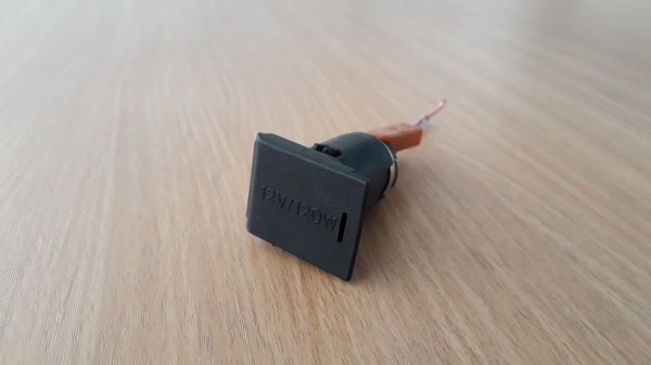 ช่องต่อจุดบุหรี่ มีฝาปิด