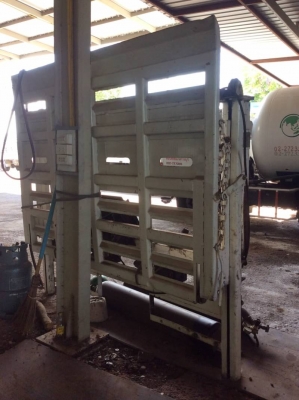 ขายลิฟต์ท้ายถอดลงออกจากรถHino สภาพสวย ขาย 38,000 บาท ศุภากร 081-1903107 ,089-5367218