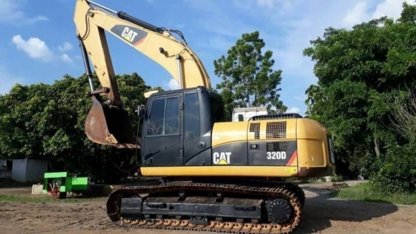 ขาย 1,590,000 CAT 320 D 16,000 ชม. ไฟฟ้าครบ เครื่องดี ปั๊มแรง เอวแน่น ช่วงล่างสวย สภาพสวยพร้อมใช้งาน เอกสารแจ้งจำกน่าย รถอยู่ สระบุรี 090-772-3710 090-772-3708