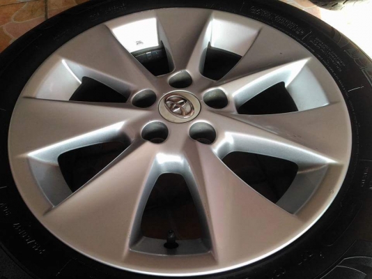 ล้อแม็ก Toyota Alphard ขอบ 17 พร้อมยาง Michelin Primacy  215 60 17 ผลิตปี 2015  ขายถูก ทั้งชุด 9900.- พร้อมน็อตแท้ 1 ชุด   *** ล้อเดิมเทิร์นได้ ติดตั้งฟรีค่ะ รับบัตรเครดิต ส่งทั่วไทยค่ะ ***