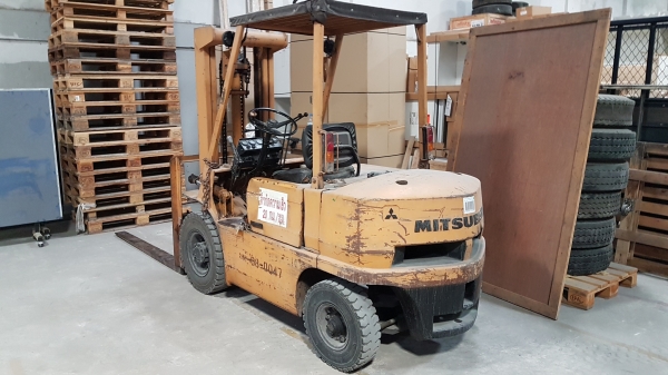 ขายโฟคลิฟมิตซู2.5ตันเครื่องดีเซลยางตันราคาถูกติดต่อ0840466640