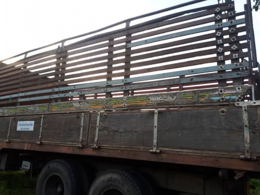 กะบะไม้สิบล้อ