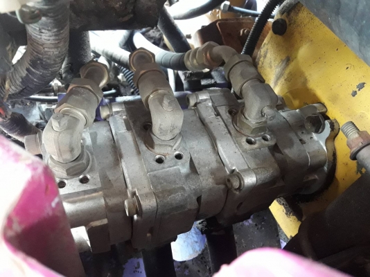 ขายรถแมคโค KOMATSU PC28UU-2 เทียบเท่า PC30 แทรคยาง บูมออฟเซท คอนโทรลสั้น ไฟฟ้า ติอต่อ 098-7962549