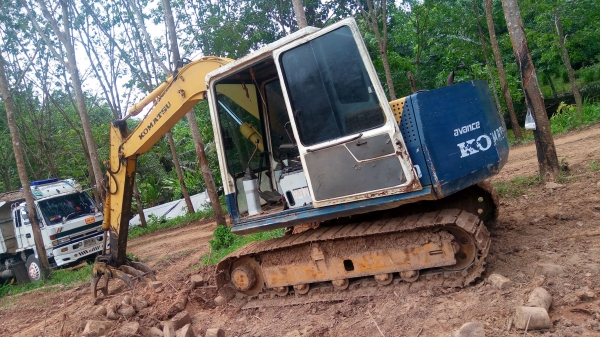 ขายรถแบคโฮ KOMATSU PC 60-6 เอกสารอินวอย ระบบไฟเต็ม ราคา 480,000 แอร์เย็นฉ่ำ หัวคีปพร้อมบุ้งกี๋ รถชุม