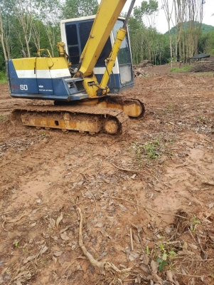 ขายรถแบคโฮ KOMATSU PC 60-6 เอกสารอินวอย ระบบไฟเต็ม ราคา 480,000 แอร์เย็นฉ่ำ หัวคีปพร้อมบุ้งกี๋ รถชุม