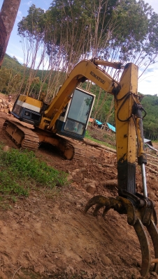 ขายรถแบคโฮ KOMATSU PC 60-6 เอกสารอินวอย ระบบไฟเต็ม ราคา 480,000 แอร์เย็นฉ่ำ หัวคีปพร้อมบุ้งกี๋ รถชุม