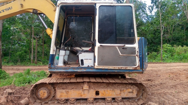 ขายรถแบคโฮ KOMATSU PC 60-6 เอกสารอินวอย ระบบไฟเต็ม ราคา 480,000 แอร์เย็นฉ่ำ หัวคีปพร้อมบุ้งกี๋ รถชุม