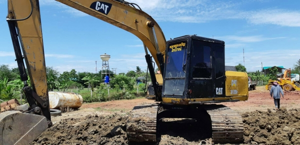 ขายรถแบคโฮ CAT E120B ราคา 470000