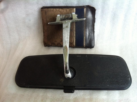 กระจกมองหลังในเก๋งเบนซ์ รุ่นขาโลหะ