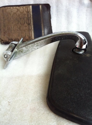 กระจกมองหลังในเก๋งเบนซ์ รุ่นขาโลหะ