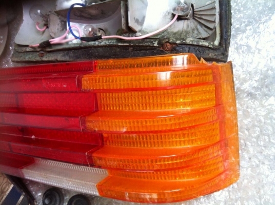 ไฟท้ายเบนซ์ ทับ8 w114 115