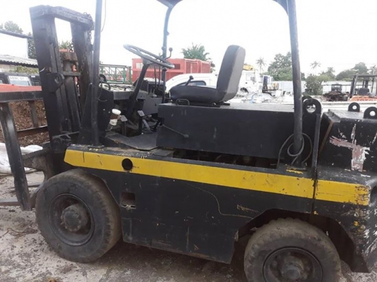 ขาย โฟล์คลิฟท์ komatsu 5 แสนห้า ศรีราชา ขาย โฟล์คลิฟท์ komatsu 5 แสนห้า ศรีราชา