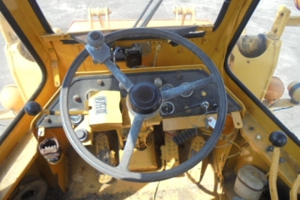 ขายรถตักล้อยาง KOBELCO 645N (เอวอ่อน สภาพดี)