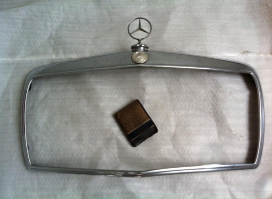 กรอบกระจังหน้าเบนซ์ ทับ8 w114 115 รุ่นหน้ากว้าง