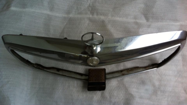 กรอบกระจังหน้าเบนซ์ ทับ8 w114 115 รุ่นหน้ากว้าง