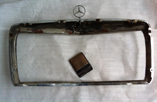 กรอบกระจังหน้าเบนซ์ ทับ8 w114 115 รุ่นหน้ากว้าง