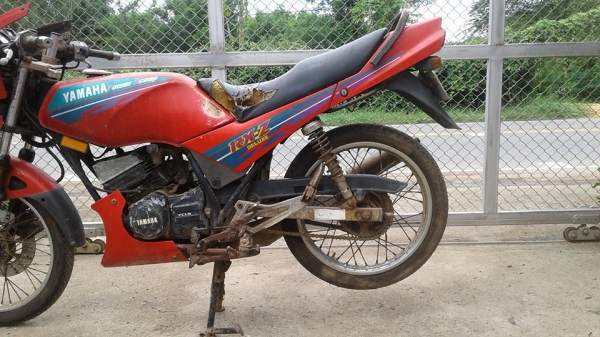 ขาย YAMAHA RXZ เล่มพร้อมชุดโอนลอยรถจอดนานกดสตาร์ทลงเหมาะเอาไปปั้นขายตามสภาพ 4900 B.