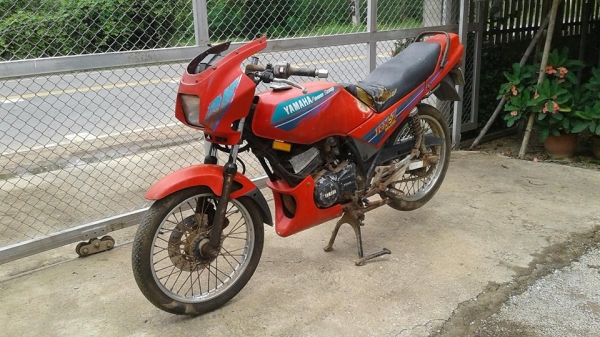 ขาย YAMAHA RXZ เล่มพร้อมชุดโอนลอยรถจอดนานกดสตาร์ทลงเหมาะเอาไปปั้นขายตามสภาพ 4900 B.